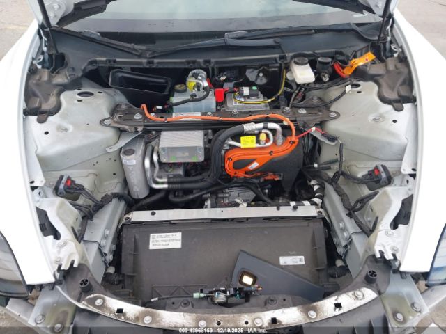 Tesla Model 3 Long Range Dual Motor All-wheel Drive Image 8