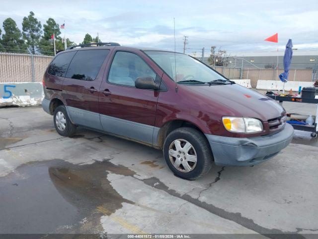  Salvage Toyota Sienna