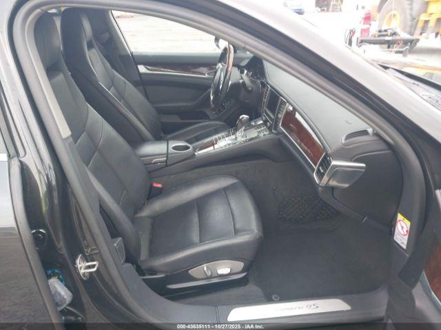 Porsche Panamera 4s Image 2