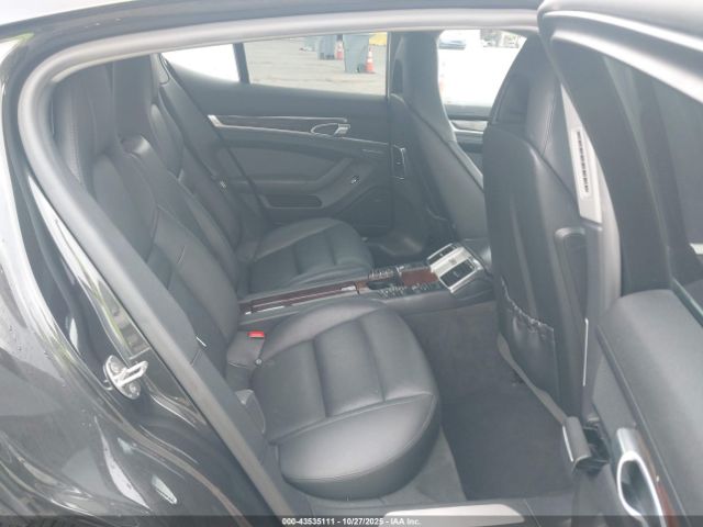 Porsche Panamera 4s Image 11
