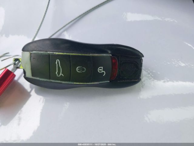 Porsche Panamera 4s Image 8