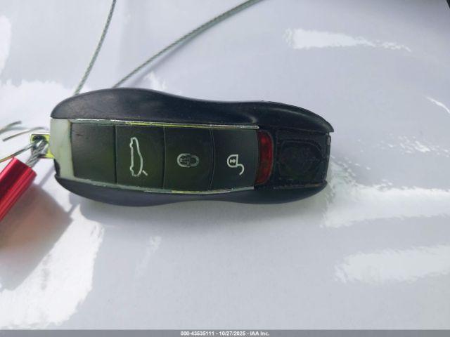 Porsche Panamera 4s Image 8