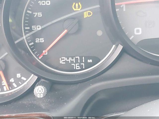 Porsche Panamera 4s Image 17