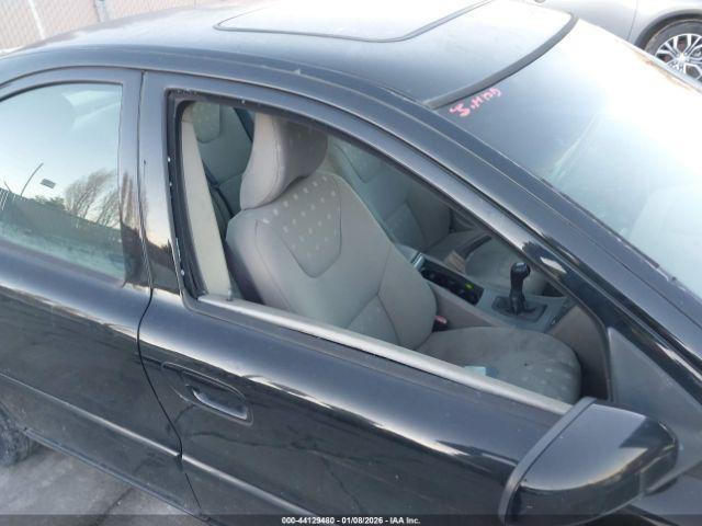 Volvo S60 2.4 Image 3