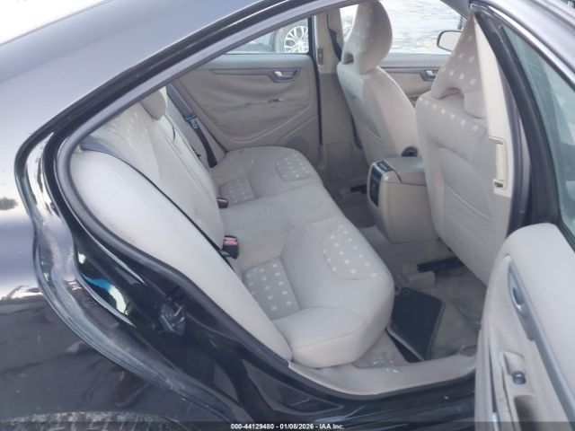 Volvo S60 2.4 Image 6