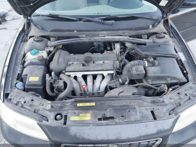 Volvo S60 2.4 Image 2