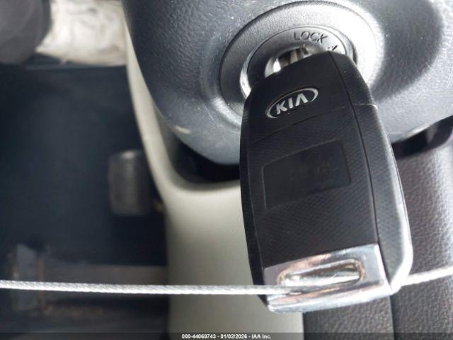 Kia Forte Lx Image 9