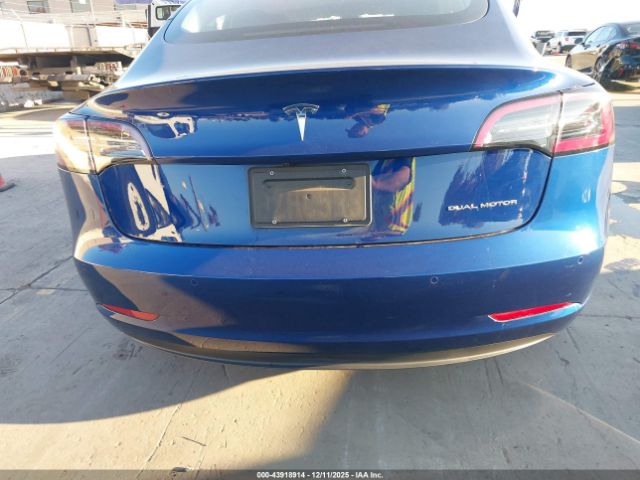 Tesla Model 3 Long Range Dual Motor All-wheel Drive Image 3